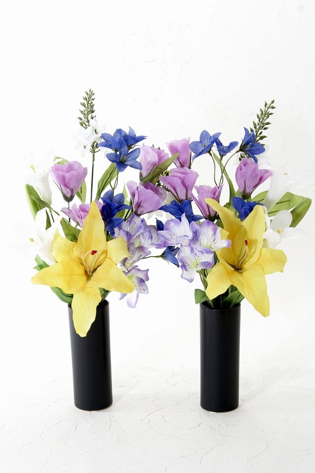 【造花・アーティフィシャルフラワー 仏花・供花】イエローカサブランカとアルストロメリアの墓花（左右１対セット）