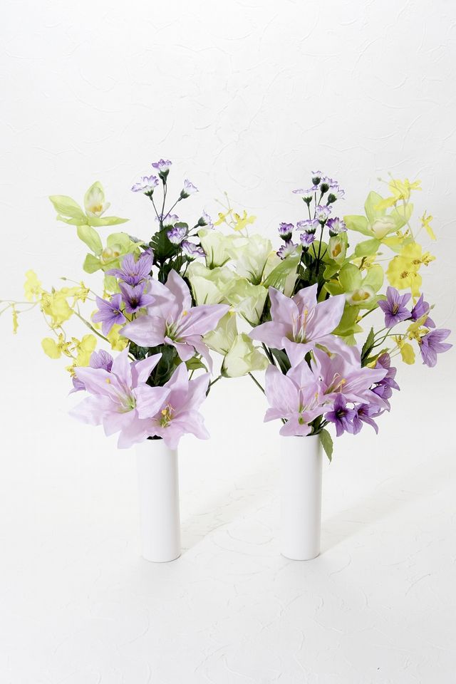 【造花・アーティフィシャルフラワー 仏花・供花】百合とシンビジウムの墓花（左右１対セット）