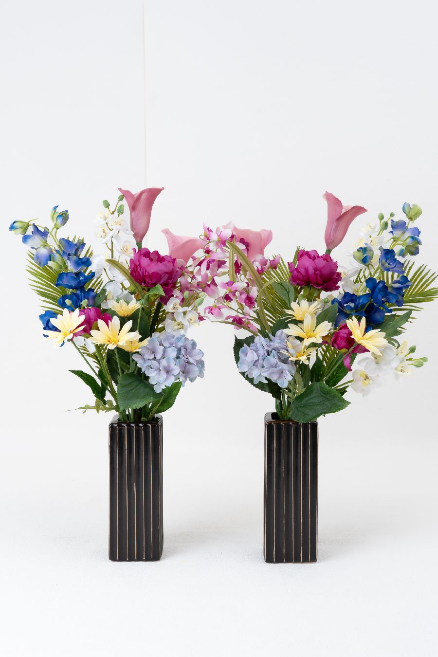 【洋風供花】高級造花 仏花 一対 お供え用アーティフィシャルフラワー｜ピオニー・カラー・胡蝶蘭 （贅沢仕立て お盆 お彼岸 命日 法事）