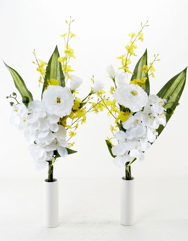 【造花の仏花・供花】大輪リシアンサス＆胡蝶蘭＆オンシジュームのモダン供花（左右１対セット）