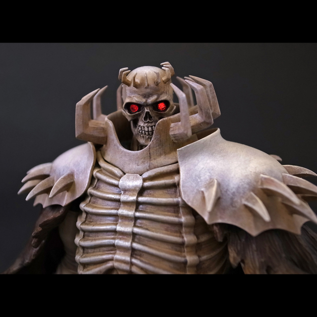 ベルセルクART OF WAR 髑髏の騎士 白骨彩色版(完璧な世界の卵付)