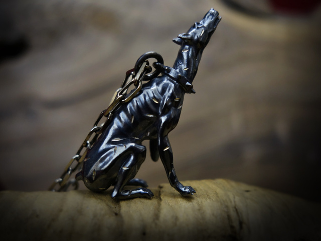 guts-dog-pendant-normal-001.