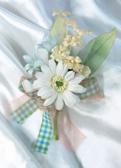 ガーベラとかすみ草のコサージュ（ホワイト）