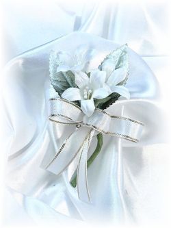 フリージアのミニコサージュ（ホワイト）