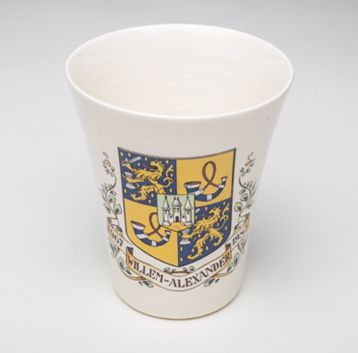 ウィリアム＝アレクサンダー王成人記念陶器カップ