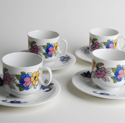 Porcelaine Berry Haute Porcelaine製カップ
