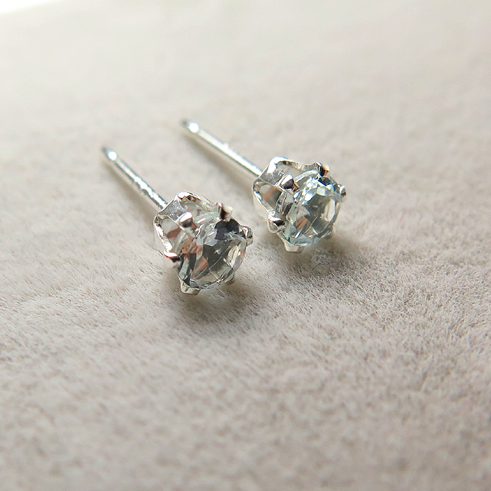 sv925シルバースタッドピアス（3mmラウンド6本爪）天然石アクアマリン（5ペア）