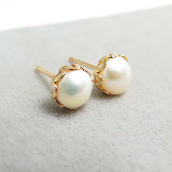14kgf淡水パールピアス真珠（ホワイト系）/カボション（ラウンド・5mm）「ゴールドフィルド」（1ペア）