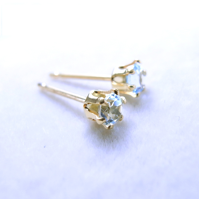 14金イエローゴールド/3mmラウンド6本爪・スタッドピアス（立て爪ピアス）・天然石ブルートパーズ「14k」（1ペア）