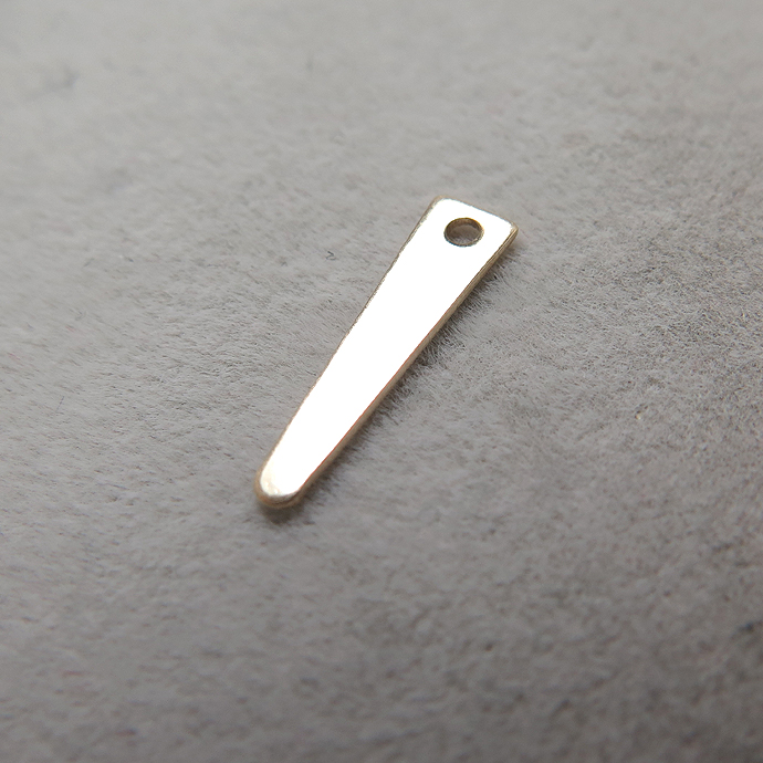 14kgfチャーム（スパイク）【13×3mm】「ゴールドフィルド」（2個）