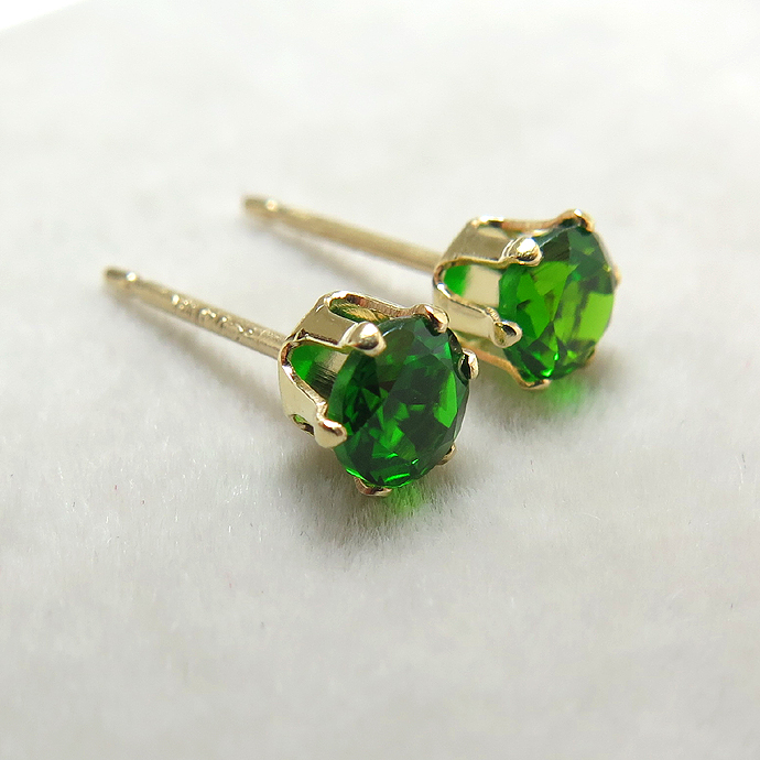 14kgf/4mmラウンド6本爪・スタッドピアス（立て爪ピアス）・天然石（クロムダイオプサイト）「ゴールドフィルド」（1ペア）