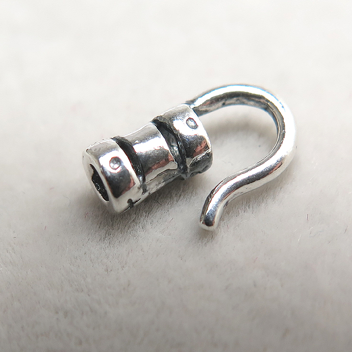 スターリングシルバー925/エンドキャップ・カツラ/フック（ラウンド・内径2.0mm）【いぶし】「SV925」（5個）