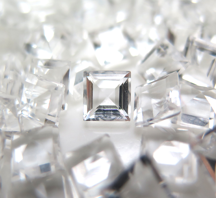天然石ルース（裸石）・クリスタル水晶（ブラジル）/スクエア【6×6mm】ファセットカット（100個）