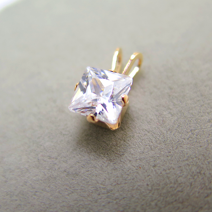 4本爪ペンダントトップ（立爪）（キュービックジルコニア・スクエア5mm）「14kgf（ゴールドフィルド）」（1個）