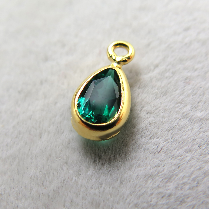 ゴールドフィルドチャーム・ベゼル/合成石【エメラルド/熱水法】（ペア6×4mm）「14kgf」（10個）