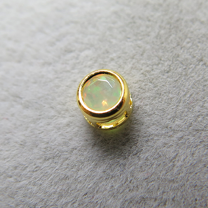 ゴールドフィルド・チャーム/天然石エチオピアンオパール（ラウンド3mm）ベゼル「14kgf」（5個）