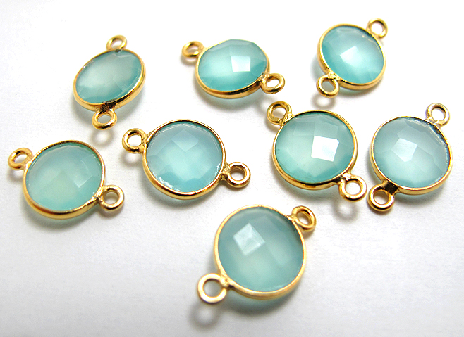 ゴールドプレーテッド・SV925/【コネクター】/天然石カルセドニー（染め）/ラウンド 【6mm】（ベゼルセッティング）（50個）
