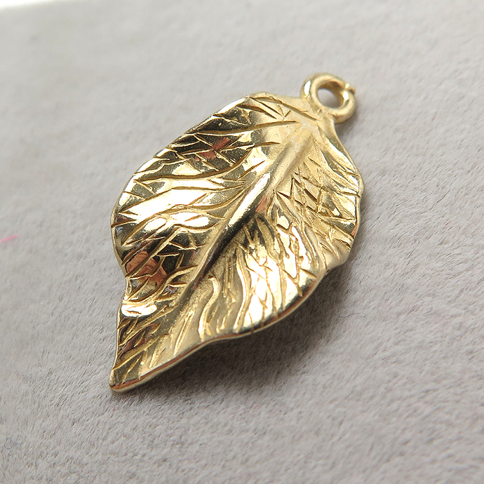 チャーム（リーフ）【C】（20mm×12mm）（真鍮ブラス・ゴールドカラー）（10個）