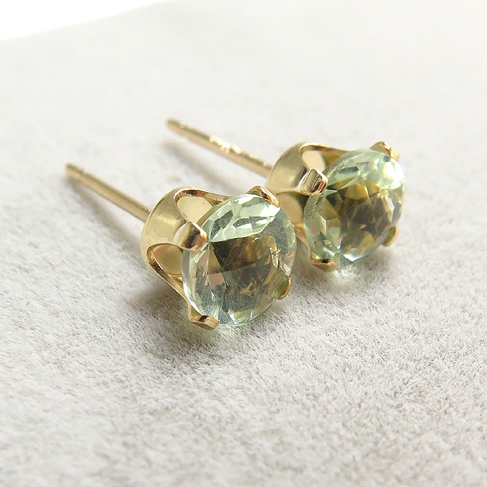 14kgf/5mmラウンド4本爪・スタッドピアス（立て爪ピアス）・天然石（グリーンアメジスト）「ゴールドフィルド」（1ペア）