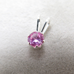 シルバー925パーツ/4mm/6本爪スタッドペンダントトップ（合成石ピンクサファイア・4mm）（1個）