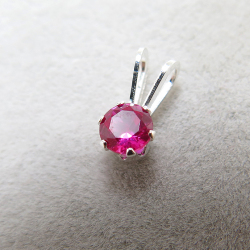 シルバー925パーツ/4mm/6本爪スタッドペンダントトップ（合成石ルビー・4mm）（10個）