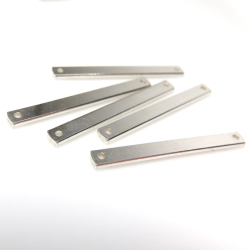 シルバーアクセサリーパーツ　バー（2ホール）2.5mm×25.4mm 「SV925」（50本）
