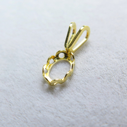 ゴールドフィルド・ベゼルペンダント空枠（カボション用6×4mm）「14kgf」（3個）