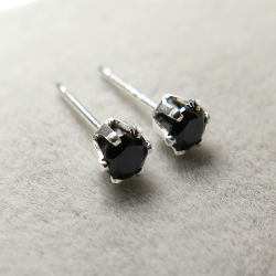 sv925シルバースタッドピアス（3mmラウンド6本爪）天然石ブラックスピネル（10ペア）