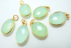 ゴールドプレーテッド・SV925/ペンダントトップ/天然石カルセドニー（染）/オーバル 14×10mm（ベゼルセッティング）（25個）