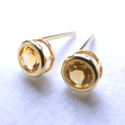 ポストピアス（ベゼルセッティング・天然石シトリン4mm）「ゴールドフィルド（14kgf）」（1ペア）