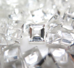 天然石ルース（裸石）・クリスタル水晶（ブラジル）/スクエア【6×6mm】ファセットカット（100個）