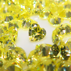 キュービックジルコニアcz【AAA】・ルース（裸石）・/ハート（ゴールデンイエロー）【4×4mm】ファセットカット（25個）