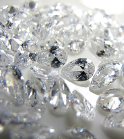 キュービックジルコニアcz【AAA】・ルース（裸石）・/ペアシェイプ【7×5mm】ファセットカット（30個）