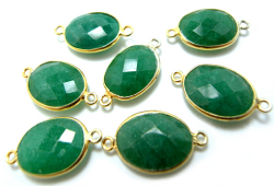 ゴールドプレーテッド・SV925/【コネクター】/天然石エメラルド（染）/オーバル 11×15mm（ベゼルセッティング）（1個）