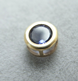 ゴールドフィルド・チャーム/天然石アイオライト（ラウンド4mm）ベゼル「14kgf」（10個）