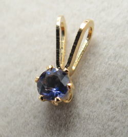 スタッドペンダントトップ「14kgf（ゴールドフィルド）」天然石アイオライト3mm/6本爪（5個）