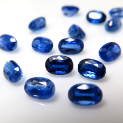 天然石ルース（裸石）・カイヤナイト（非加熱・ネパール産）/オーバル【6×4mm】ファセットカット（1個）