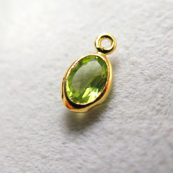 ゴールドフィルド・チャーム/天然石ペリドット（オーバル6×4mm）ベゼル「14kgf」（10個）