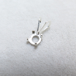 SV925シルバーパーツ/カボションペンダントトップ空枠（ラウンド4mm）（25個）