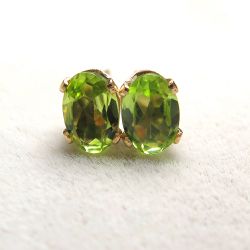 ゴールドフィルド/6×4mmオーバル4本爪・スタッドピアス（立て爪ピアス）・天然石ペリドット「14kgf」（1ペア）
