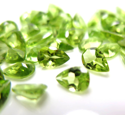 天然石ルース（裸石）・ペリドット/ペアシェイプ【6×4mm】ファセットカット（25個）