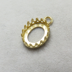 ペンダント空枠 チャームクラウン（ベゼルセッティング/カボション用）（オーバル・10×8mm）（真鍮ブラス・ゴールドカラー）（50個）