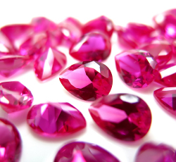 ルビー【AAA】「合成コランダム/火炎溶融法（ベルヌーイ法）」・ルース（裸石）/ペア【7×5mm】ファセットカット（10個）