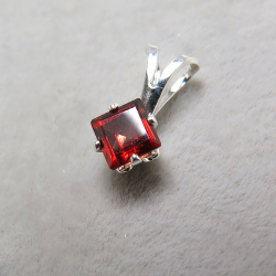 シルバーアクセサリー/ペンダントトップ天然石ガーネット（スクエア4mm）「sv925」（25個）