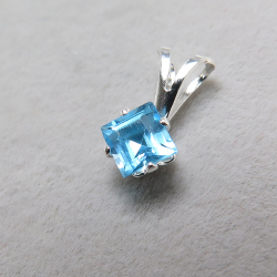 シルバーアクセサリー/ペンダントトップ天然石スイスブルートパーズ（スクエア4mm）「sv925」（1個）