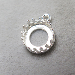 ペンダント空枠クラウン（ベゼルセッティング/カボション用）（ラウンド・8mm）（真鍮ブラス・シルバープレーテッド）（8個）