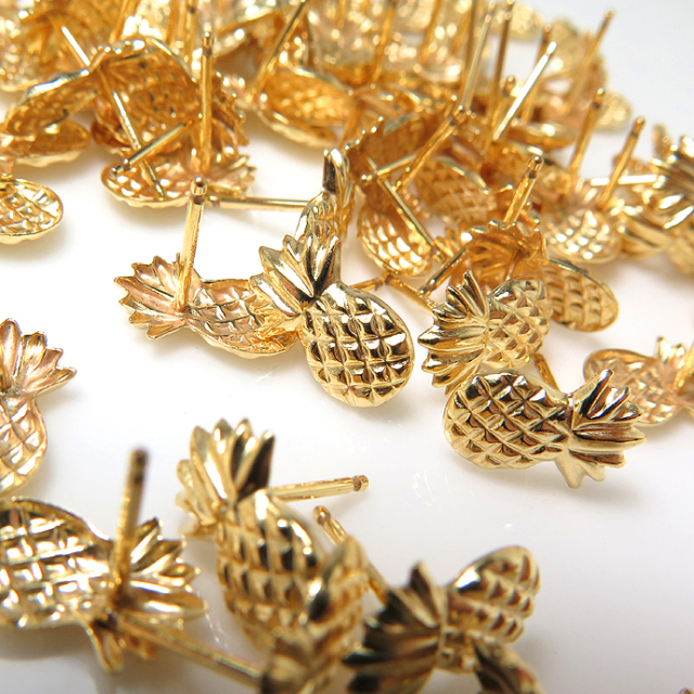 ナナ❤️ 14kgf ピアス ボディピアス 20G 18G 16G 軟骨 14金 14K 月モチーフのムーン