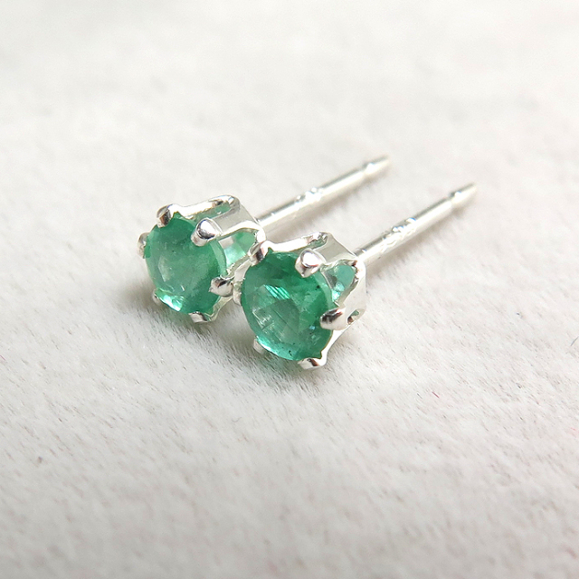 天然石エメラルド　ピアス　SV925　スタッドピアス　メンズ　レディース 天然石エメラルド ピアス SV925 スタッドピアス メンズ レディース