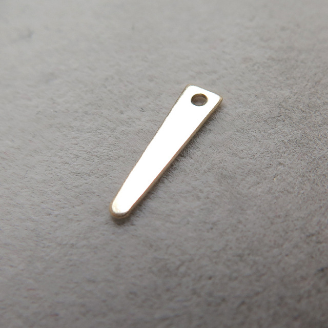 14kgfチャーム（スパイク）【13×3mm】「ゴールドフィルド」（2個）