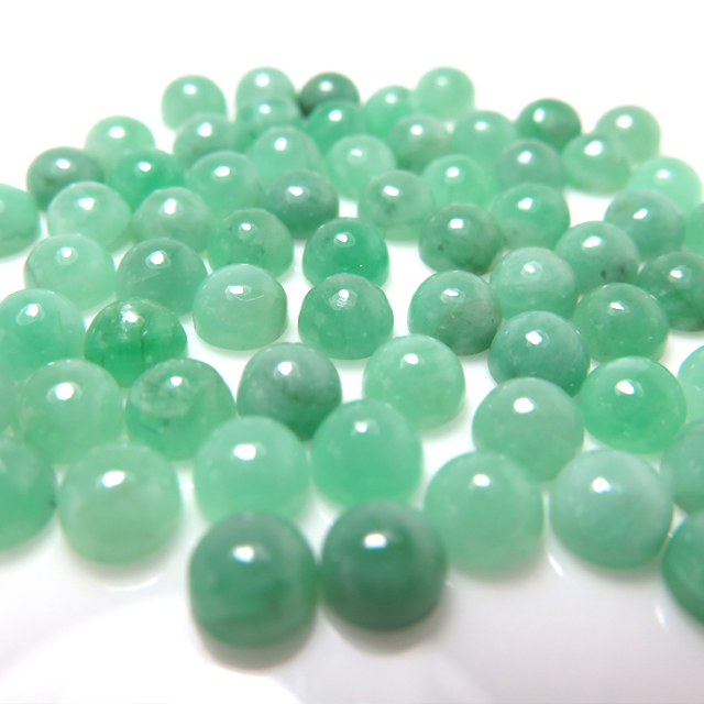 エメラルドグリーンの天然石 楽天市場】エメラルドグリーン（天然石（原石）｜パワーストーン